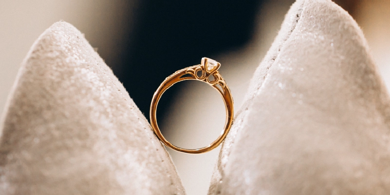 Exposants d'alliances et bijoux de mariage